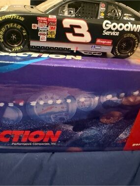 2001 Dale Earnhardt #3 Goodwrench Service Plus 1:18 Action Nascar Diecast